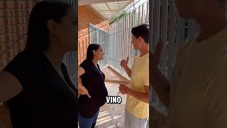 Estoy seguro que mi esposa es un 🐓 de pelea disfrazado Jajaja 🤣 comedia pareja novios humor [upl. by Ahsik7]