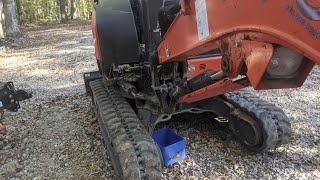 Replacing a hydraulic hose on the Kubota mini excavator removing the hose [upl. by Castara]