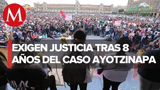 Manifestantes por Ayotzinapa se concentran en el Zócalo de CdMx [upl. by Bridie166]