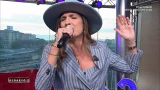 Simona Bencini canta quotGelosiaquot – Binario 2 del 07112024 [upl. by Adao669]