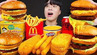 ASMR MUKBANG 직접 만든 치즈 햄버거 치즈스틱 불닭볶음면 핫도그 먹방 amp 레시피 FIRE NOODLES AND BURGER EATING SOUND [upl. by Reilly528]