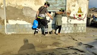 Alluvione Emilia Romagna si cercano due dispersi [upl. by Eiddet825]