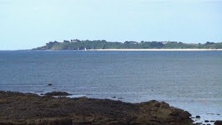 Larmor Plage  Vue de Locqueltas  Bateau  île de Groix  Bretagne  Morbihan  France [upl. by Lyssa]