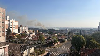 Incêndio ambiental causa engarrafamento na BR376 em Ponta Grossa [upl. by Obelia]