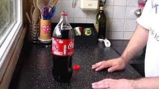 Astuce pour ouvrir une bouteille de soda secouée rapide et facile [upl. by Yngiram376]