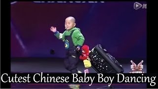 Baby dances to Gangnam style [upl. by Ynitsed]