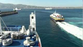 Traffico traghetti Stretto di Messina  la quotsgommataquot catamarano [upl. by Agnella]