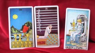 How to Read Tarot Cards Connecting the Cards [upl. by Yasmine]