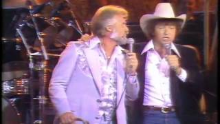 Kenny Rogers amp Mac Davis  Hard To Be Humble LIVE [upl. by Yelkrab]