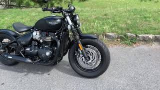 Triumph Bonneville Bobber Black 2018  Prueba a fondo [upl. by Feldt]