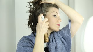 How to Trockenshampoo  Dryshampoo [upl. by Aoh]