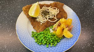 Wienerschnitzel med næsten det hele [upl. by Tennos]