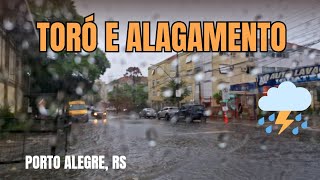 Chuva cai muito forte e causa alagamentos em Porto Alegre segue abafado  07112024 [upl. by Grimbly]