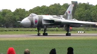 Vulcan XH558 Take off Bruntingthorpe 2011 [upl. by Gayleen]