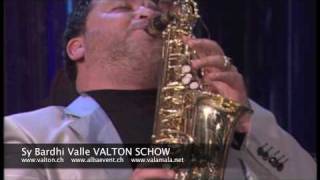 Valton Show  Sy bardhi Valle  Valamalashow Prall me tupan [upl. by Lledrev469]