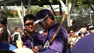 Hyunjin Ryu 류현진 Autograph Craziness 2014315 Dodger Spring Training [upl. by Meris345]