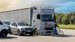 Daimler Truck prüft intensiv seine neuen und weiterentwickelten Sicherheitsassistenzsysteme [upl. by Telfer]