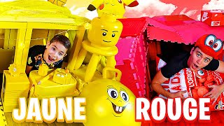 ON CONSTRUIT UNE CABANE DUNE SEULE COULEUR JAUNE VS ROUGE  One Color Challenge [upl. by Nylcsoj]