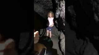 Los Exploradores que Hallaron a una Niña en una Cueva vagóndelmiedo miedo [upl. by Bruis]