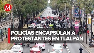 Estalla bronca entre manifestantes del Colegio de Bachilleres y policías de CdMx [upl. by Oiceladni]