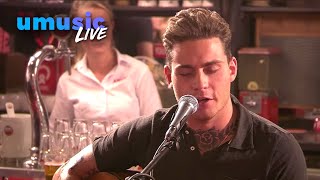 Douwe Bob – Bloed Zweet En Tranen  Live bij Qmusic 2017 [upl. by Yorgerg]