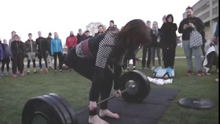 Brita lyfter 120 kg i marklyft [upl. by Nithsa]