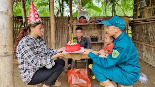 The kind police officer celebrated the birthday of a 17yearold single mother for the first time [upl. by Davidson]