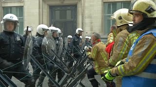 La manifestation des fonctionnaires dégénère à Bruxelles [upl. by Ynnod775]