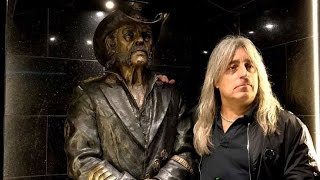 Motörhead Drummer Mikkey Dee Visit Lemmy Kilmister Statue At The Rainbow Bar [upl. by Alled]