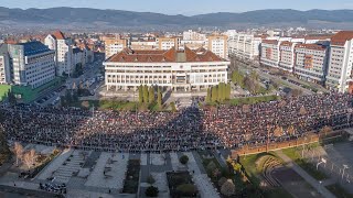 Ezrek énekelték a magyar és a székely himnuszt Csíkszereda főterén húsvétvasárnap [upl. by Enomad]