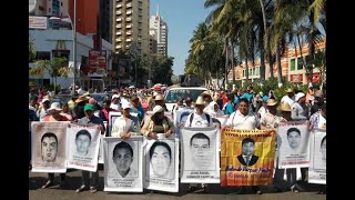 Docentes marchan en Acapulco exigen pagos atrasados [upl. by Wain]