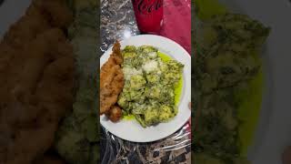 Pasta con pesto y deditos de pollo [upl. by Bowes]