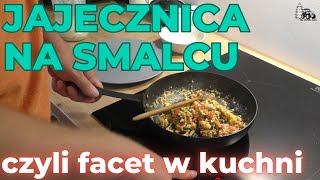 Facet w kuchni czyli jajecznica na bogato na smalcu ze skwarkami [upl. by Senn435]