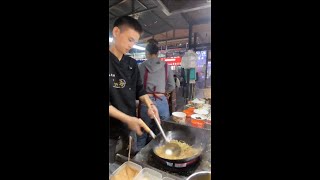 The cooking process for fried rice fried noodles and fried rice vermicelli in Chinese cuisine [upl. by Aliehs]