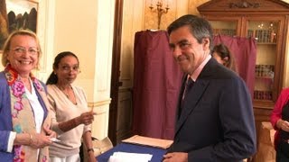 Législatives François Fillon a voté à Paris [upl. by Karlen441]