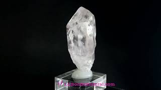 Quartz hyalin provenant des Alpes FranceDimensions  32mm x H  72mm Poids avec le socle  103g [upl. by Desdee]