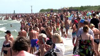 Władysławowo plaża 18 072021 tłumy ludzi i zakaz kąpieli [upl. by Zimmerman249]