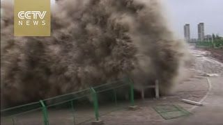 Rare tidal bore occurs in Chinas Qiantang River [upl. by Easter]