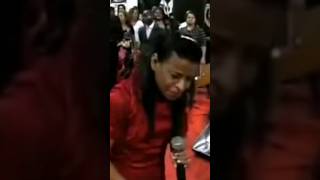 TEM LABAREDA DE FOGO NA IGREJA🔥🔥🔥CANTORA VALQUIRIA OLIVEIRA FOGO PURO🔥🔥gospel viralshorts foryou [upl. by Eet626]