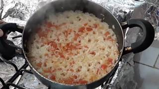 Como preparar un Arroz rojo con tomate y cebolla [upl. by Anibas192]