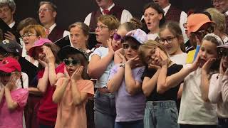 Mit 66 Jahren  Kinderchor der Volksschule amp Chor und Volkstanzgruppe Krems Lerchenfeld [upl. by Menell]