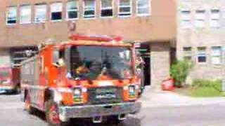 Incendie Montreal Fire Department pump 605 and ladder 405 responding [upl. by Enorel789]