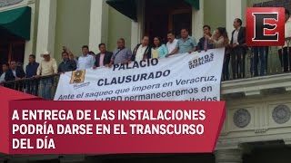 Alcaldes de Veracruz podrían dejar hoy el Palacio de Gobierno [upl. by Treblah]