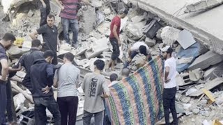 Al menos 18 palestinos muertos por bombardeo de Israel contra una Iglesia en Gaza [upl. by Nanahs]