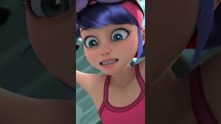 Tirarse a la piscina por amor ¡literalmente ❤️😳  LAS AVENTURAS DE LADYBUG  disneychannelES [upl. by Tennos494]