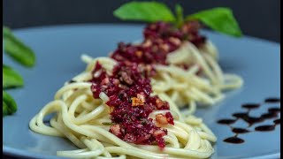 Rezept ✰ Spaghetti al pesto di barbabietole arrosto con grilli arrostiti  Der Insekten Koch 46 [upl. by Trofmoc]