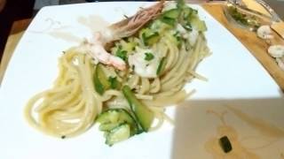 Pasta con zucchine e gamberi [upl. by Sedda]