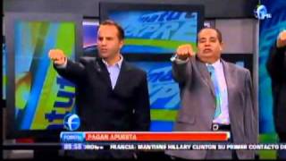 Esteban y el Rudo pagan apuesta en el Matutino Express FOROtv [upl. by Ahseem]