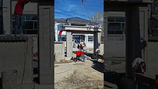 Stone gate hoisting process Good tools and machinery make work easy [upl. by Lexi963]