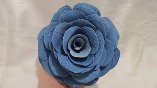 como fazer flor de jeans com retalhosflor de jeans engomado reciclagem tutorials diyflower [upl. by Aneloaup]